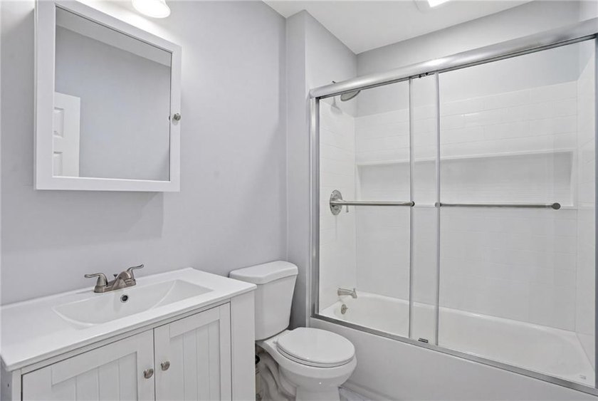 LOCATION! LOCATION! LOCATION!! THIS COMPLETELY UPDATED 3 BED 1.5 - photo 12