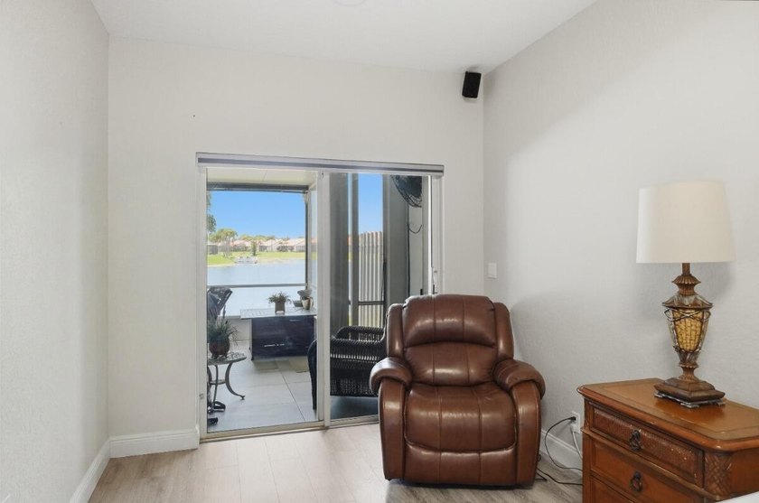 Beautifully updated 3-bedroom, 2-bath corner villa with 1,495 sq - photo 16