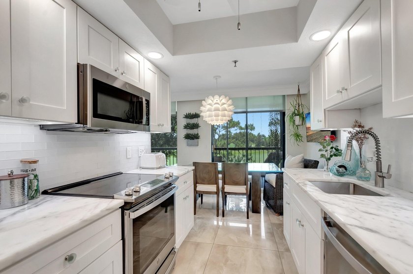 Finest location in Palm Beach, ultra- private, golf course and - photo 17
