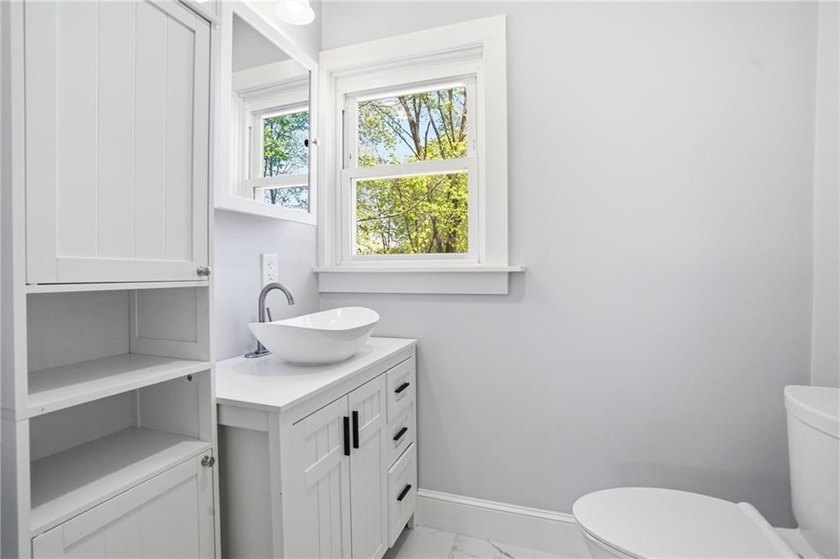 LOCATION! LOCATION! LOCATION!! THIS COMPLETELY UPDATED 3 BED 1.5 - photo 18