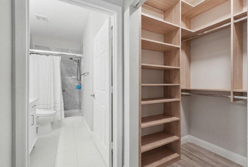 Beautifully updated 3-bedroom, 2-bath corner villa with 1,495 sq - photo 19