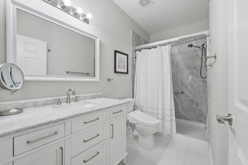 Beautifully updated 3-bedroom, 2-bath corner villa with 1,495 sq - photo 20