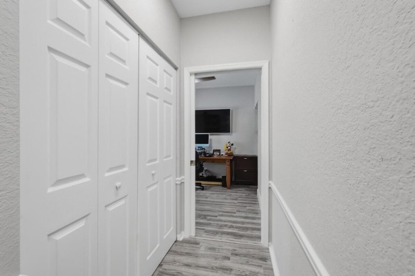 Beautifully updated 3-bedroom, 2-bath corner villa with 1,495 sq - photo 22