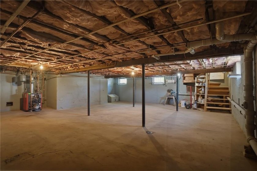 LOCATION! LOCATION! LOCATION!! THIS COMPLETELY UPDATED 3 BED 1.5 - photo 22