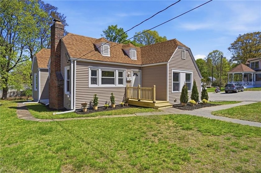 LOCATION! LOCATION! LOCATION!! THIS COMPLETELY UPDATED 3 BED 1.5 - photo 24