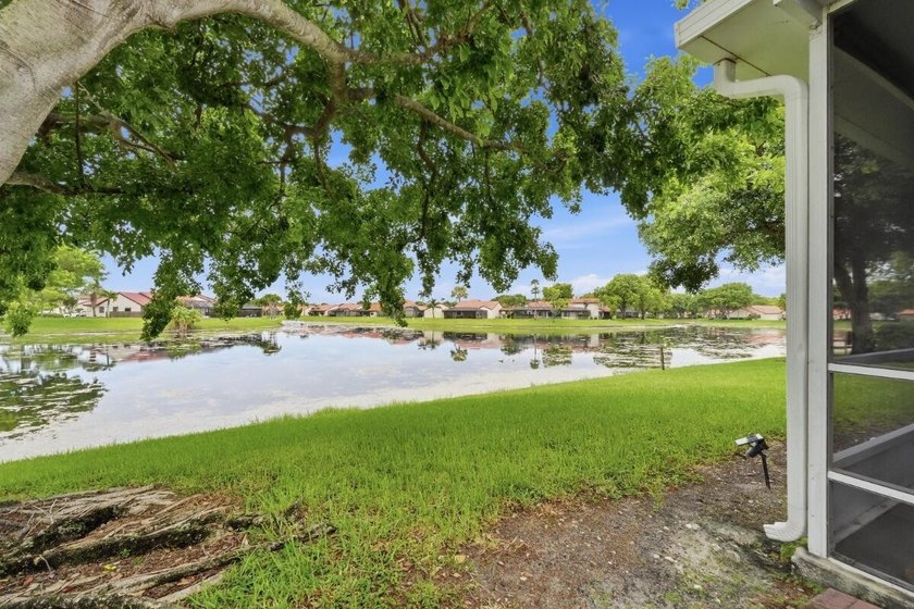 Beautifully updated 3-bedroom, 2-bath corner villa with 1,495 sq - photo 33
