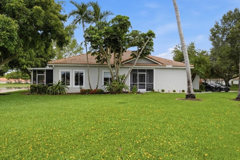 Beautifully updated 3-bedroom, 2-bath corner villa with 1,495 sq - photo 34