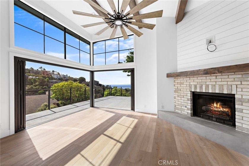 Exquisite Coastal Retreat | Fully Remodeled 3BR/3BA with - photo 4