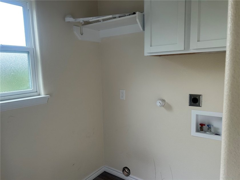 Beautiful home with a complete renovation. This home features a - photo 7