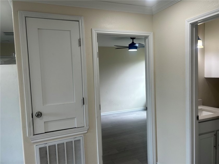 Beautiful home with a complete renovation. This home features a - photo 8
