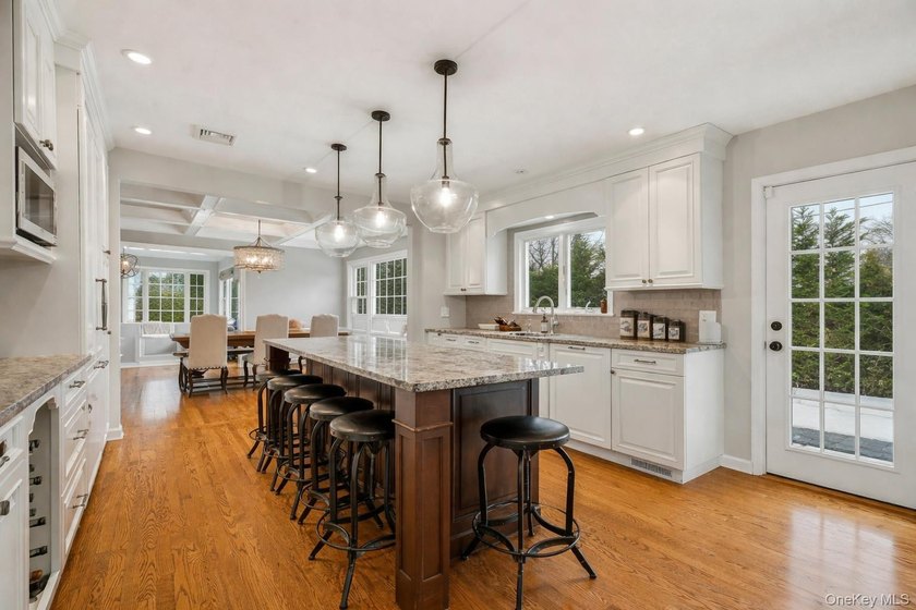 Located in the Village of Flower Hill, 38 Hewlett Lane is a - photo 13