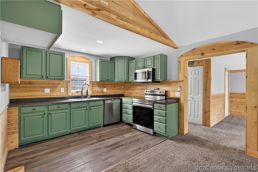 Charming 3-bedroom, 2-bath home located near the Lake of the - photo 15
