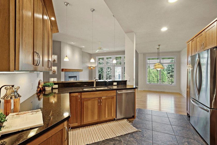This gorgeous condo greets you with a handsome craftsman - photo 15