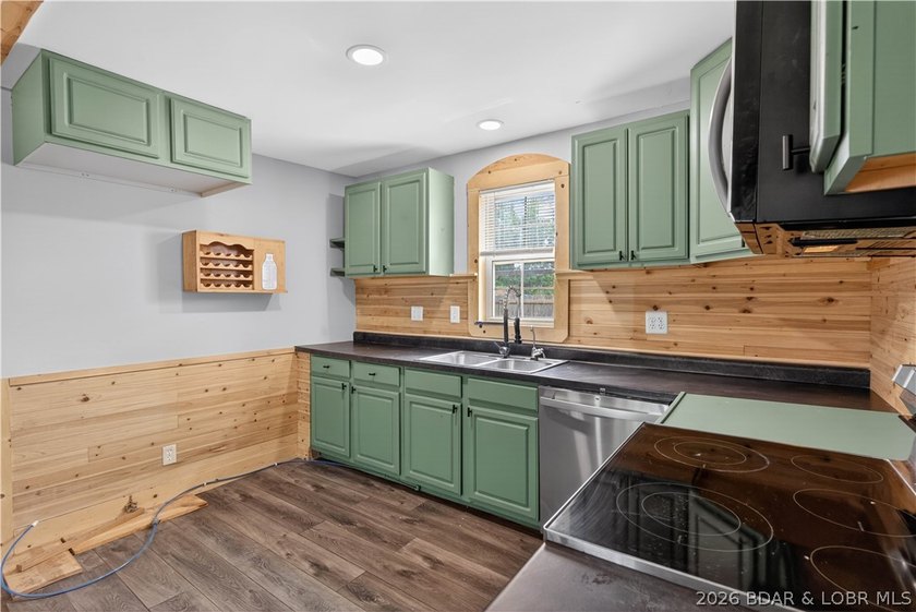 Charming 3-bedroom, 2-bath home located near the Lake of the - photo 17