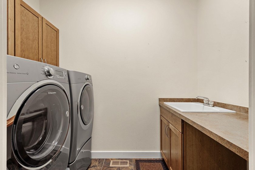 This gorgeous condo greets you with a handsome craftsman - photo 22