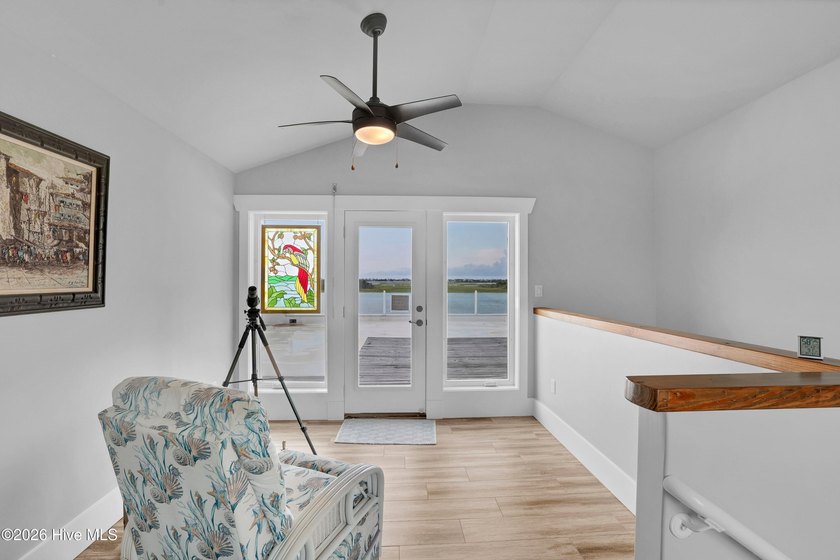 Enjoy a true waterfront boating lifestyle in this exceptional - photo 26