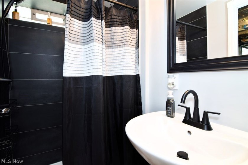 Welcome home to this well-maintained 3-bedroom, 2 full bathroom - photo 28
