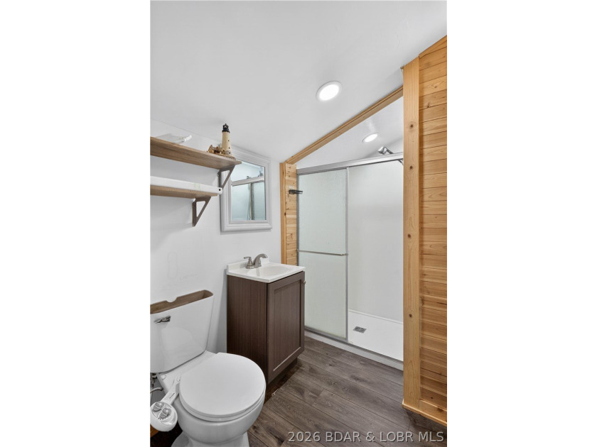 Charming 3-bedroom, 2-bath home located near the Lake of the - photo 31