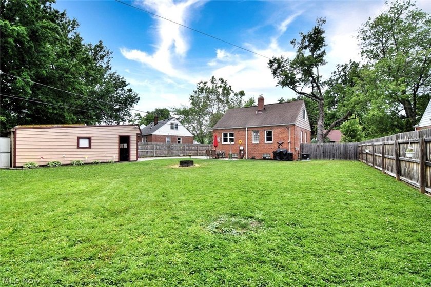 Welcome home to this well-maintained 3-bedroom, 2 full bathroom - photo 32