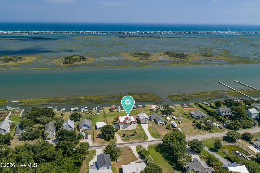 Enjoy a true waterfront boating lifestyle in this exceptional - photo 36