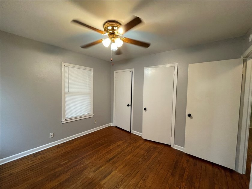 Charming and centrally located, 4426 Wesley Dr offers a - photo 10