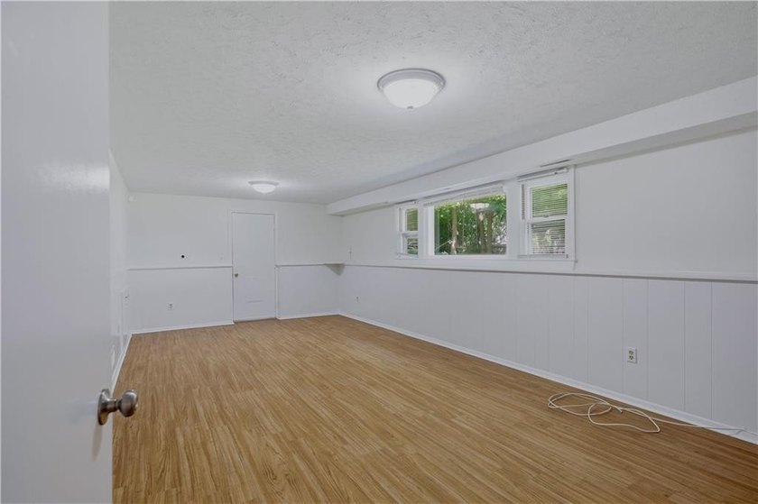 Tucked away in the heart of Portsmouth, 117 Canonchet Road - photo 29