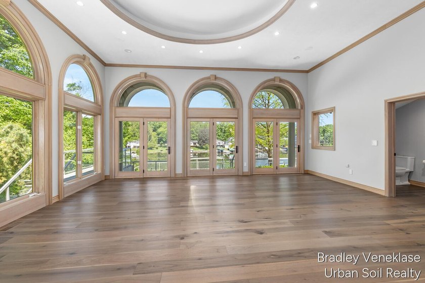 Experience one of the Thornapple River's finest luxury estates - photo 13