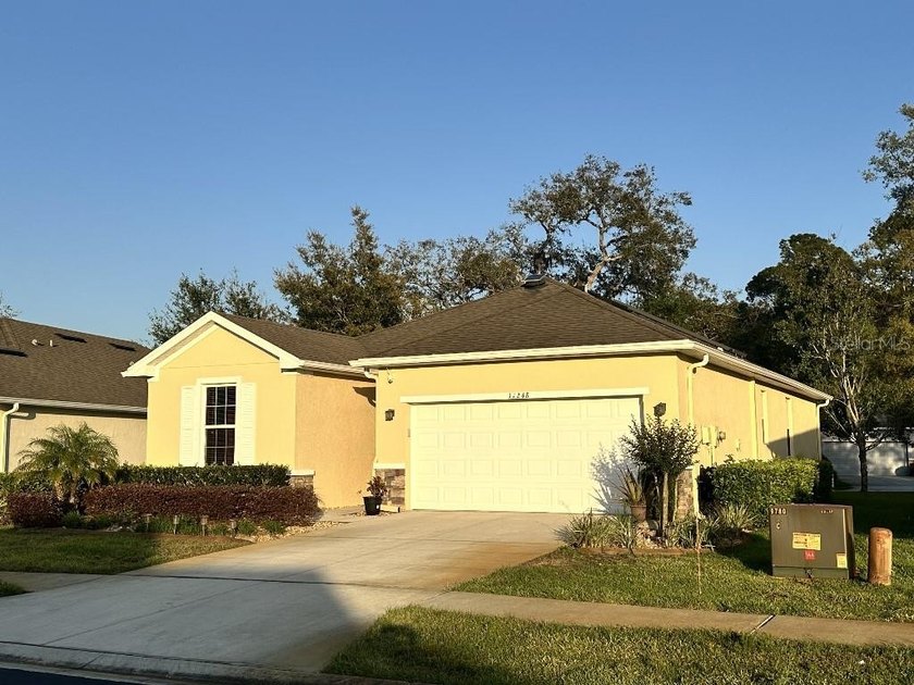 Move in ready and meticulously taken care of 3 bedroom, 2 bath - photo 2