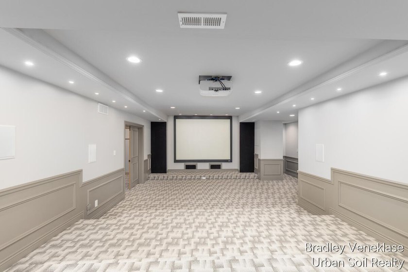 Experience one of the Thornapple River's finest luxury estates - photo 33