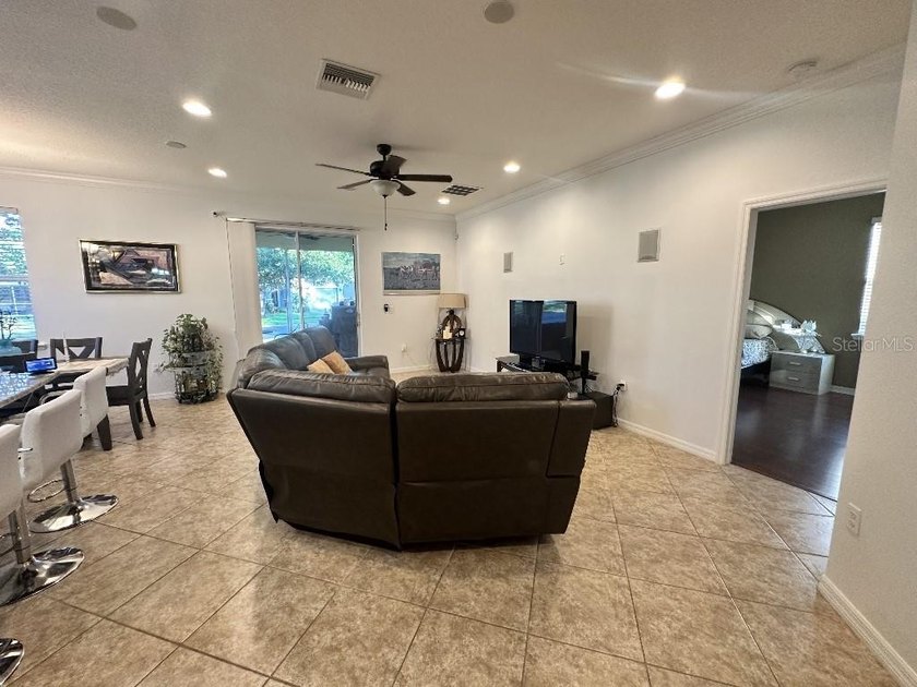 Move in ready and meticulously taken care of 3 bedroom, 2 bath - photo 4