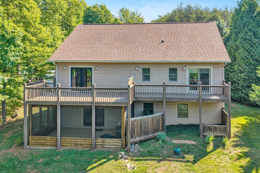 Enjoy access to SML at 400 Harbor Landing Dr.! Whether you're - photo 38