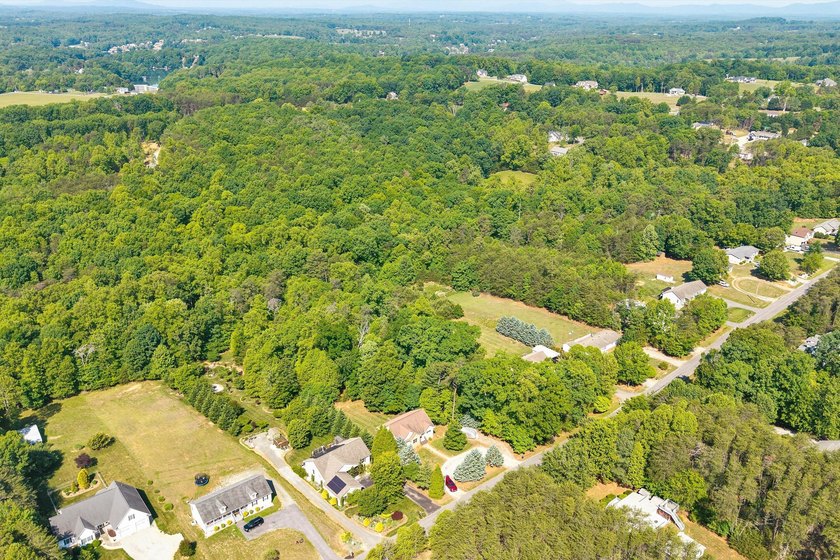 Enjoy access to SML at 400 Harbor Landing Dr.! Whether you're - photo 45