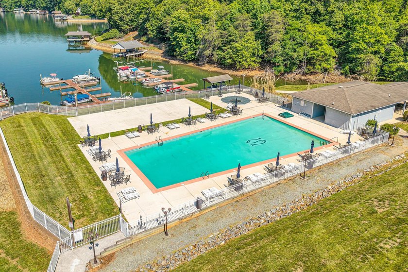 Enjoy access to SML at 400 Harbor Landing Dr.! Whether you're - photo 46