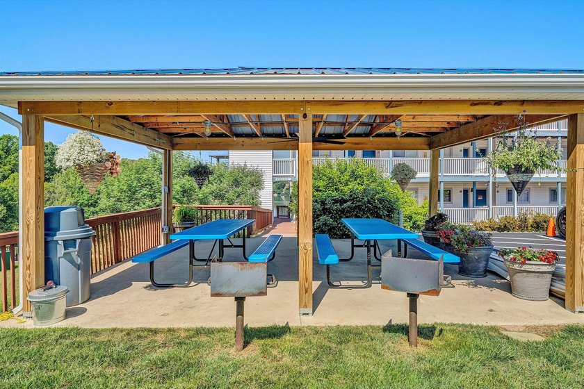 Enjoy access to SML at 400 Harbor Landing Dr.! Whether you're - photo 49