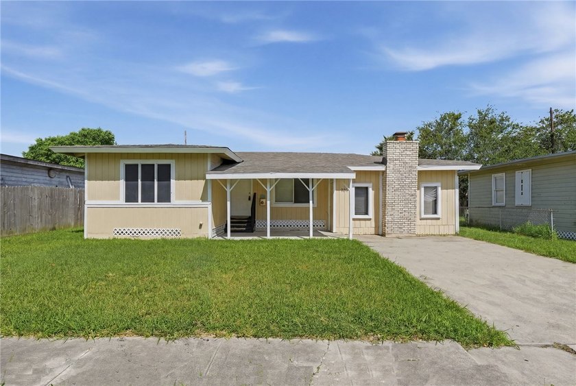 Charming and spacious 3-bedroom home offering 1,687 square feet - photo 2