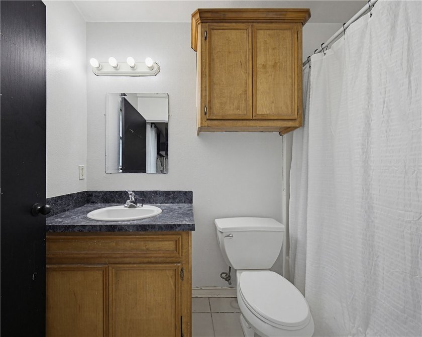 Welcome home! This adorable 3 bedroom, 2 bathroom home is - photo 12