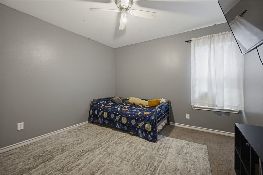 Welcome home! This adorable 3 bedroom, 2 bathroom home is - photo 13