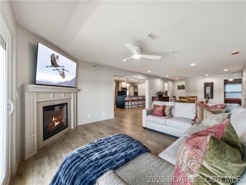 Turnkey luxury and breathtaking lakefront views await in this - photo 11