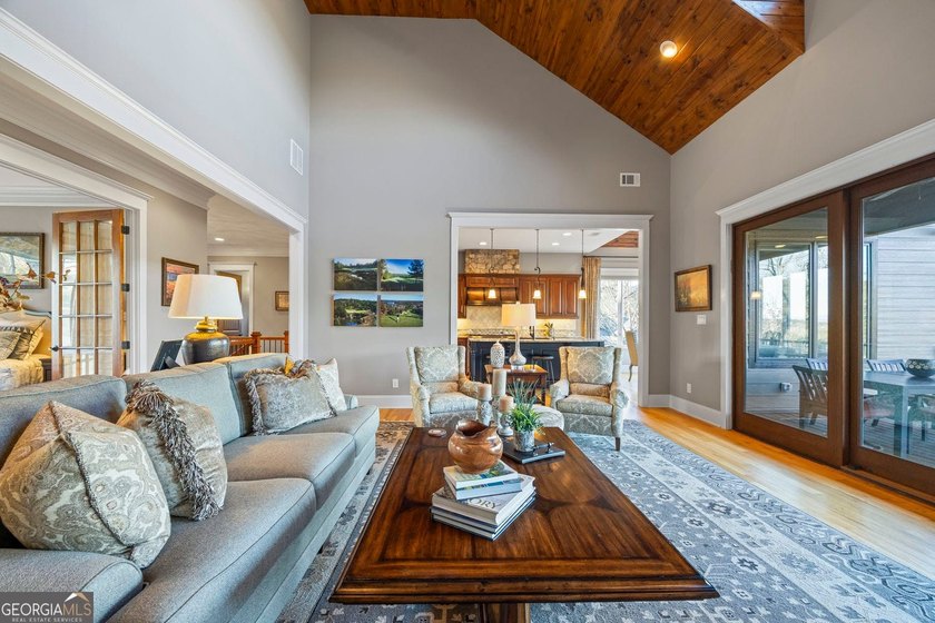 Experience refined living in this exceptional 4,630 sq ft - photo 20