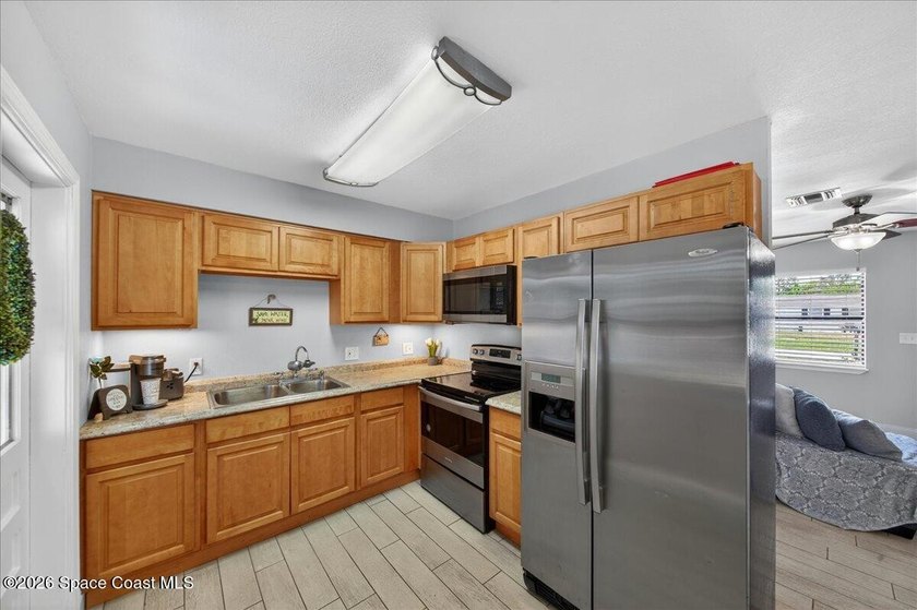 This 3-bedroom home with an additional office/den or optional - photo 2