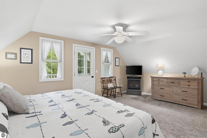 Beautiful home with Torch Lake access between Elk Rapids and - photo 26