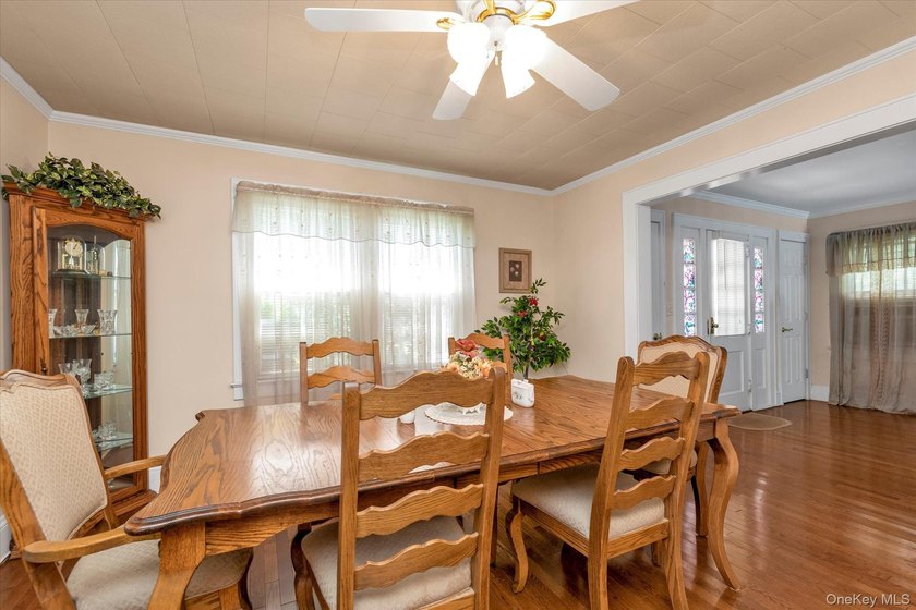 Merrick - Charming and Beautiful Colonial home with relaxing - photo 5