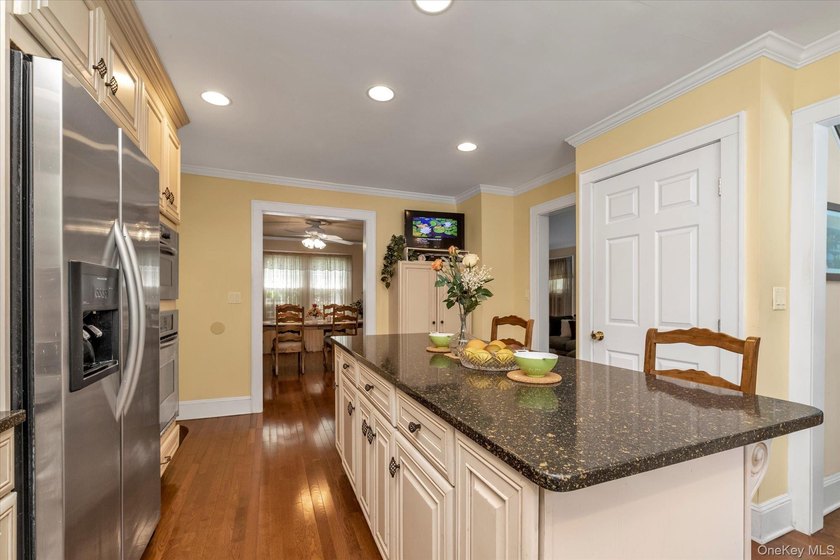Merrick - Charming and Beautiful Colonial home with relaxing - photo 8