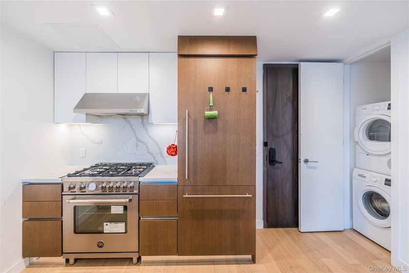 Luxury 2-bedroom, 2-bath residence in the heart of Flushing - photo 11