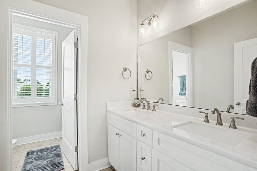 Better-Than-New Custom Home with Extensive Upgrades in the Heart - photo 17