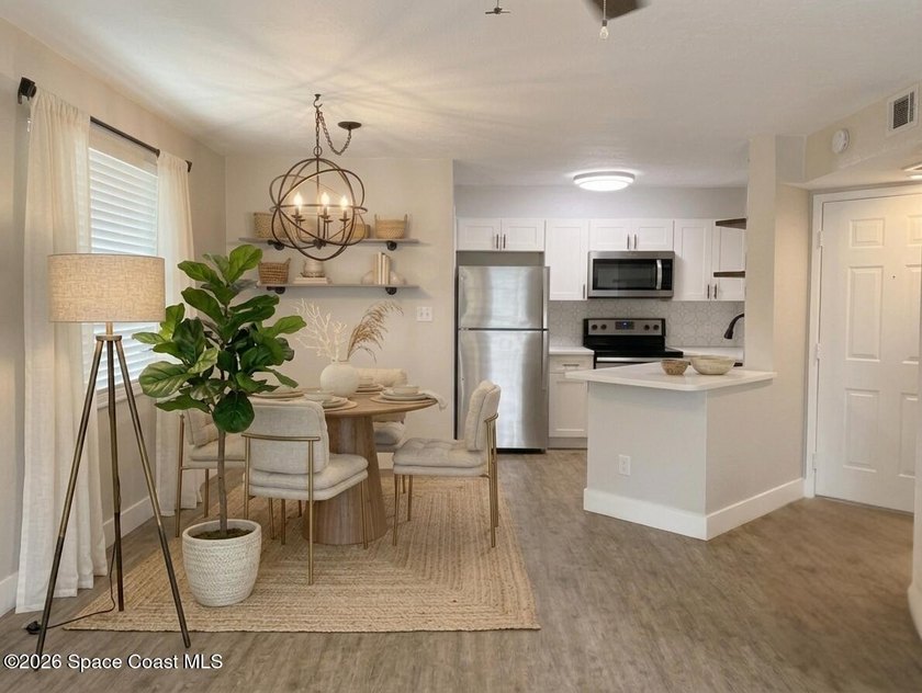 Dreaming of salt air and easy living? This charming ground-floor - photo 4