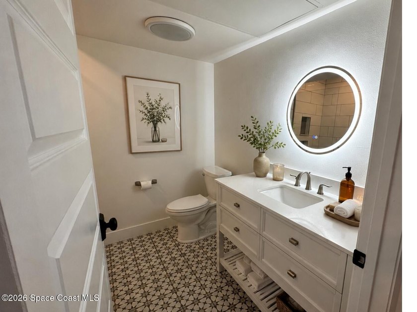 Dreaming of salt air and easy living? This charming ground-floor - photo 9