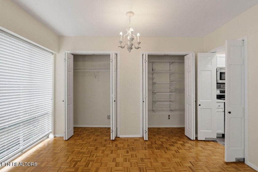 STYLISH SEQUOYAH HILLS CONDOMINIUM. Fresh and awaiting your - photo 13