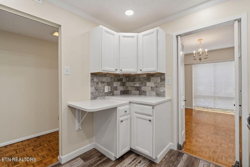 STYLISH SEQUOYAH HILLS CONDOMINIUM. Fresh and awaiting your - photo 19