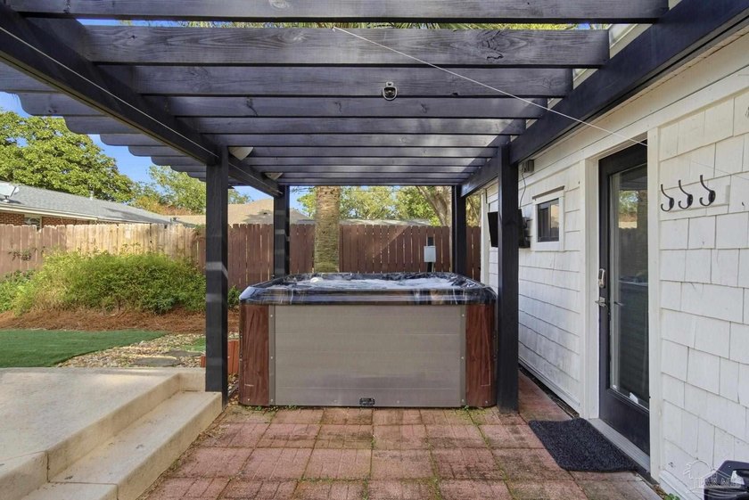 Beautifully landscaped ranch-style pool home located in the - photo 3